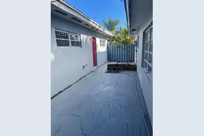 3361 NE 16th Ave, Oakland Park, FL 33334 - Photo 4