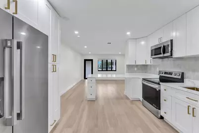 1398 NE 37th St, Oakland Park, FL 33334 - Photo 8