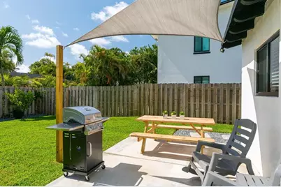 742 NE 17th Ave, Fort Lauderdale, FL 33304 - Photo 6