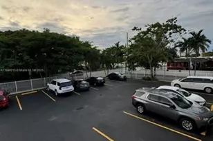 11195 SW 1st St, Miami, FL 33174 - Photo 4