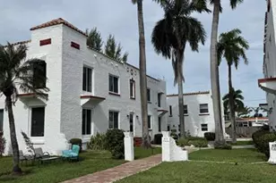 817 Tyler St, Hollywood, FL 33019 - Photo 2