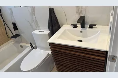 817  Tyler St, Unit #10, Hollywood, FL 33019 - Photo 10