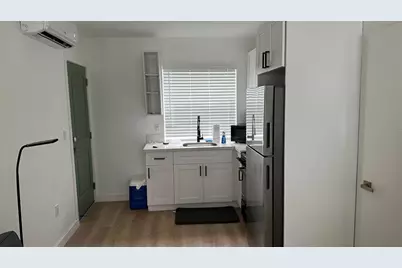 817  Tyler St, Unit #10, Hollywood, FL 33019 - Photo 4