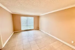 2104 S Cypress Bend Dr, Pompano Beach, FL 33069 - Photo 2