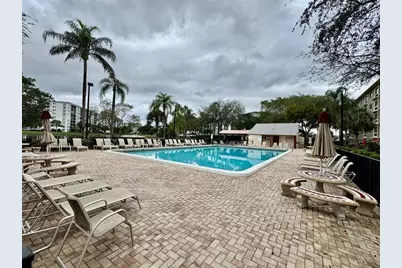 2104 S Cypress Bend Dr, Unit #404, Pompano Beach, FL 33069 - Photo 10