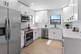 48 SE 7th St, Hollywood, FL 33004 - Photo 12