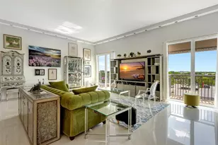 2633 NE 14th Ave, Wilton Manors, FL 33334 - Photo 2