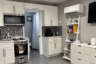 330 Arthur St, Hollywood, FL 33019 - Photo 2