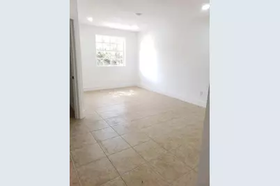 18338 NW 68th Ave, Unit #B, Hialeah, FL 33015 - Photo 12