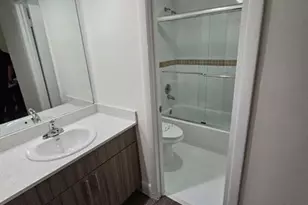 18335 NW 68th Ave, Hialeah, FL 33015 - Photo 4