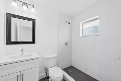 822  Crystal Lake Dr, Unit #822, Deerfield Beach, FL 33064 - Photo 10