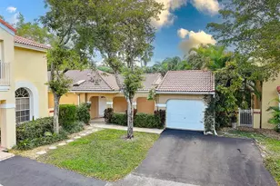 1427 Seagrape Cir, Weston, FL 33326 - Photo 1
