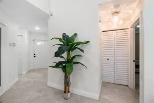 1427 Seagrape Cir, Weston, FL 33326 - Photo 8