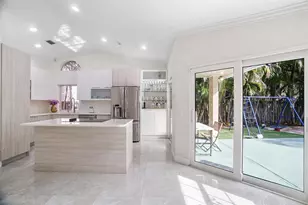 1427 Seagrape Cir, Weston, FL 33326 - Photo 14