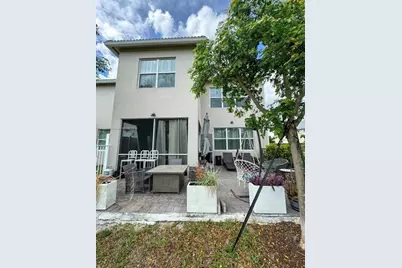 5035  Eucalyptus Dr, Hollywood, FL 33021 - Photo 4