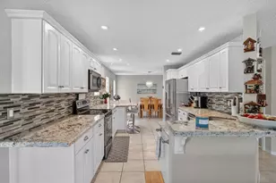 10638 NW 7th St, Pembroke Pines, FL 33026 - Photo 26