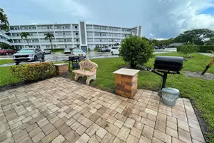 139 Oakridge J, Deerfield Beach, FL 33442 - Photo 2
