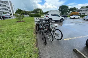 139 Oakridge J, Deerfield Beach, FL 33442 - Photo 4