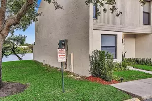 1381 NW 99th Ave, Pembroke Pines, FL 33024 - Photo 4