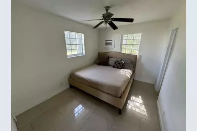 1042  Foster Rd, Hallandale Beach, FL 33009 - Photo 8