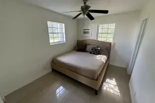 1042 Foster Rd, Hallandale Beach, FL 33009 - Photo 8