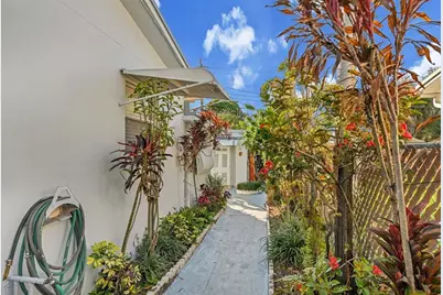 1933 SW 67th Ave, North Lauderdale, FL 33068 - Photo 18