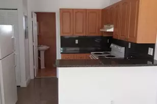 717 NE 10th Ave, Hallandale Beach, FL 33009 - Photo 2