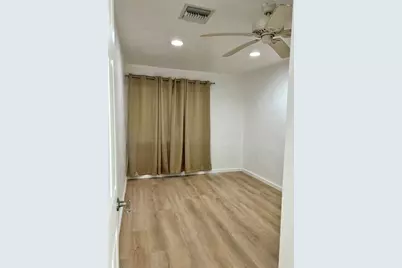 801 NE 36th St, Oakland Park, FL 33334 - Photo 14