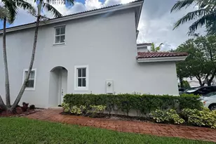 1041 NE 208th St, Miami, FL 33179 - Photo 2