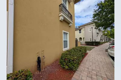 2851 W Prospect Rd, Unit #701, Tamarac, FL 33309 - Photo 2