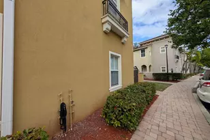 2851 W Prospect Rd Unit, Tamarac, FL 33309 - Photo 2