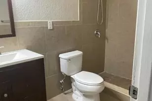 7871 NW 181st St, Hialeah, FL 33015 - Photo 16