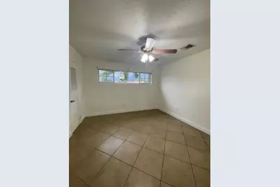 7871 NW 181st St, Hialeah, FL 33015 - Photo 12