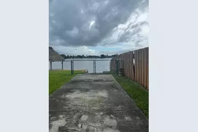 7871 NW 181st St, Hialeah, FL 33015 - Photo 20