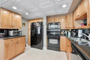 565 NW 98th Ave, Plantation, FL 33324 - Photo 12