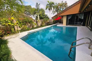 19975 NE 10th Pl Way, Miami, FL 33179 - Photo 2