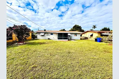 1411 NW 79th Way, Pembroke Pines, FL 33024 - Photo 16