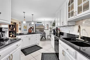 9050 Jacaranda Ln, Plantation, FL 33324 - Photo 6