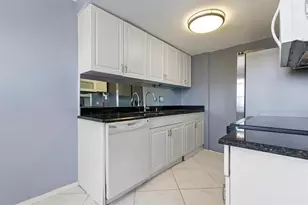 4036 Cornwall B, Boca Raton, FL 33434 - Photo 4