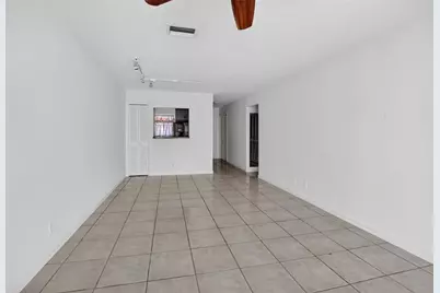 3930  Crystal Lake Dr, Unit #308, Deerfield Beach, FL 33064 - Photo 6