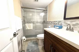 271 S Hollybrook Dr, Pembroke Pines, FL 33025 - Photo 14