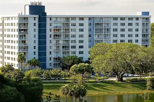 4200 Hillcrest Dr, Hollywood, FL 33021 - Photo 2