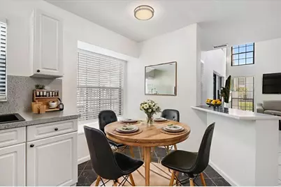 579  Prestwick Cir, Unit #2, Palm Beach Gardens, FL 33418 - Photo 6