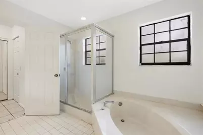 579  Prestwick Cir, Unit #2, Palm Beach Gardens, FL 33418 - Photo 18