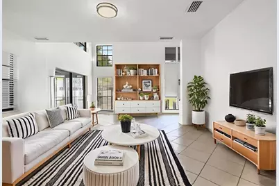 579  Prestwick Cir, Unit #2, Palm Beach Gardens, FL 33418 - Photo 2