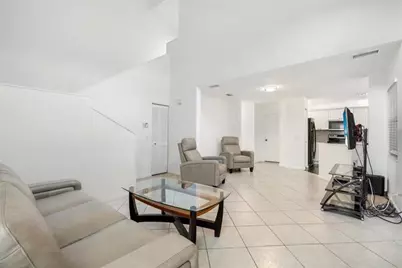 579  Prestwick Cir, Unit #2, Palm Beach Gardens, FL 33418 - Photo 4