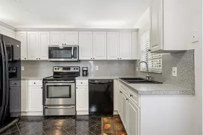 579  Prestwick Cir, Unit #2, Palm Beach Gardens, FL 33418 - Photo 8