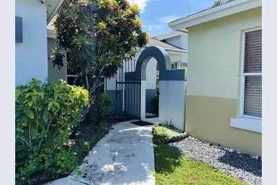 4345 SW 72nd Ter, Davie, FL 33314 - Photo 4