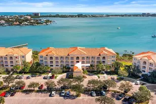 21 Harbour Isle Dr Unit, Fort Pierce, FL 34949 - Photo 1