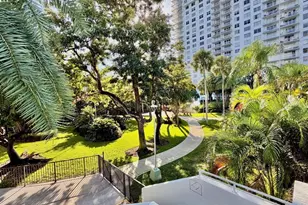 2801 NE 183rd St, Aventura, FL 33160 - Photo 18